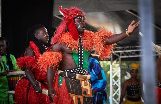 Dübörögnek az afrikai dobok, üthetjük mi is (bama.hu)